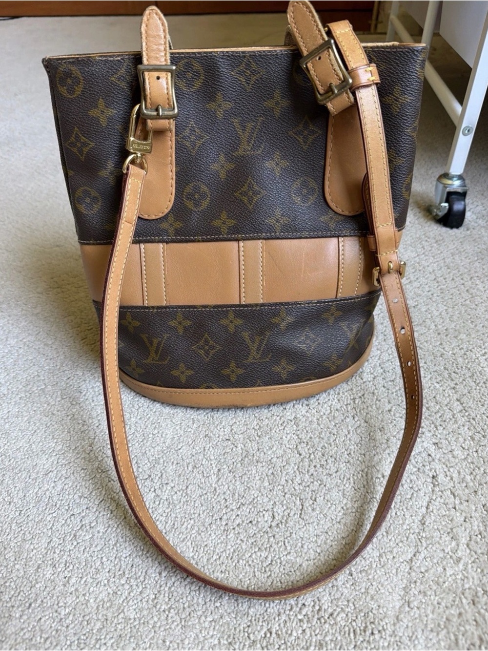 Vintage Louis Vuitton Brown Monogram Bucket Bag with Pouch - Picture 4 of 7